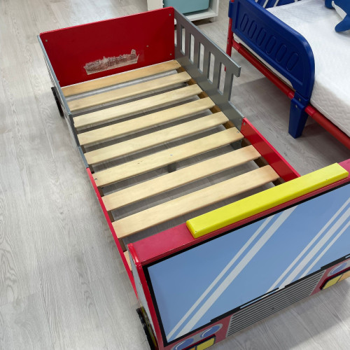 [陳列品特價] KK#0020 KidKraft Firetruck Toddler Bed 木製消防車兒童床架 + SMS#0009 Simmons床褥
